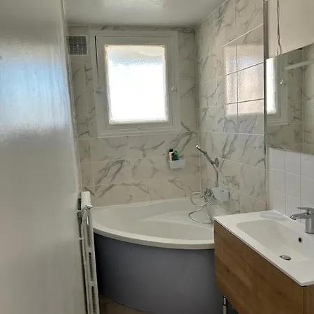 Cosy 3 Chambres Proche Airbus Apartamento